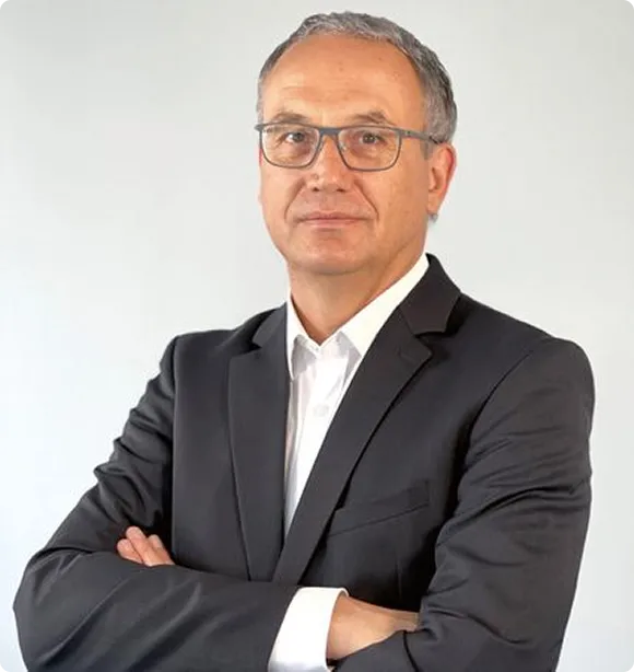 Eckhard Schäfer – Referent Webinar LDC vs. Scribe-and-Break Eckhard Schäfer, Global Technical Sales Manager PV
